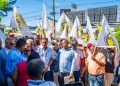 Transportistas protestan en INTRANT y exigen mantener subsidio a los combustibles para evitar alza del pasaje