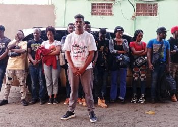 Ejército detiene en Santiago Rodríguez a conductor de miniván que transportaba 11 indocumentados