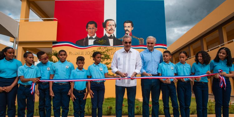 Presidente Abinader inaugura Liceo Padre José Salvador Fernández de 24 aulas en Bonao, que beneficiará a más 800 estudiantes