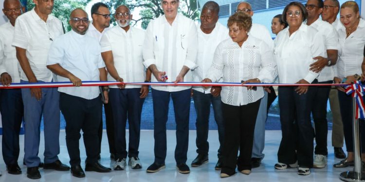 Presidente Abinader pone fin a más de 60 años de espera con la inauguración del Polideportivo Club Rafael Osvaldo Mercedes “CROM” en Villa Mella