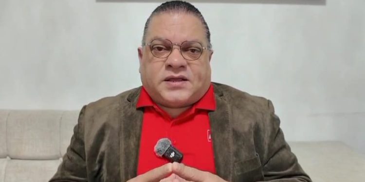 Mario Díaz pide al presidente Abinader intervenir ante crisis del transporte por suspensión del subsidio al gasoil