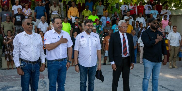 Defensor del Pueblo y el INDRHI coordinan acciones para rescatar Laguna de Cabral junto a líderes comunitarios
