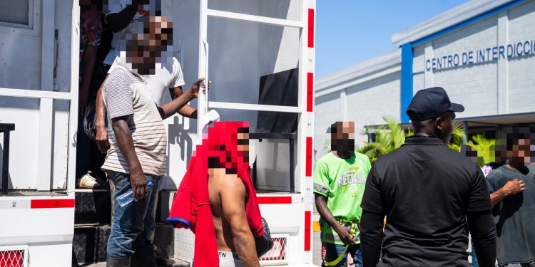 Detienen 2,258 extranjeros indocumentados en diferentes operativos y deportan a 2,454