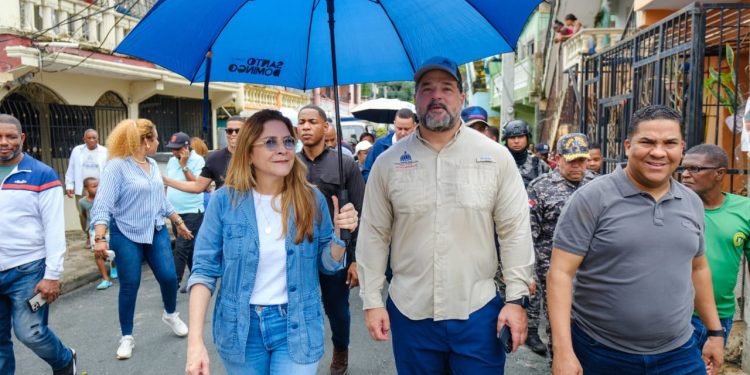 Carolina y ministro de Medio Ambiente realizan recorrido para verificar trabajos de mitigación en el Distrito Nacional