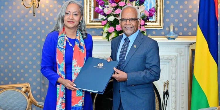 Embajadora dominicana Erika Álvarez Rodríguez presenta credenciales en República de  Mauricio