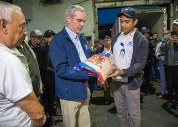 Abinader supervisa alimentos que se están entregado a las poblaciones en alerta roja