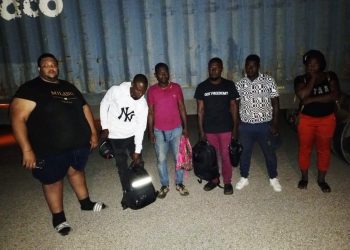 Detienen 5 haitianos en furgón en tramo Las Matas de Farfán -Pedro Corto