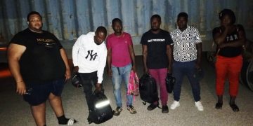Detienen 5 haitianos en furgón en tramo Las Matas de Farfán -Pedro Corto