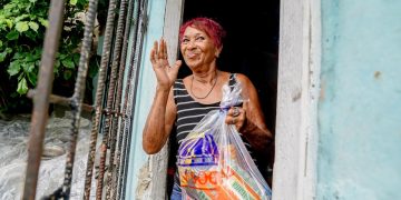 Entregan Kits de raciones crudas, colchonetas,colchas y mosquiteros a familias impactadas por Melissa