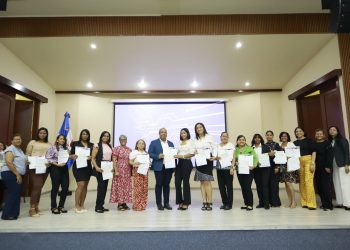 Educación premia a docentes de la Regional 15 por alto desempeño en alfabetización