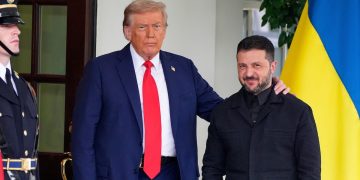 Zelensky felicitó a Trump por acuerdo que podría ayudar a lograr la paz en Ucrania