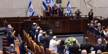 Donald Trump habla ante el Parlamento de Israel tras la liberación de rehenes