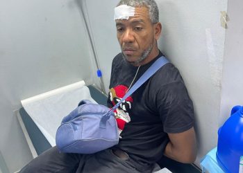 Policía recibe de ciudadanos a descuidista que robó celular a paciente en Marcelino Velez Santa, Herrera, SDO