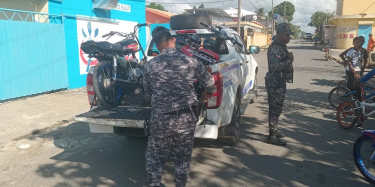 Policía ocupa drogas, armas ilegales y detiene a varios vinculados a hechos delictivos en Monte Plata