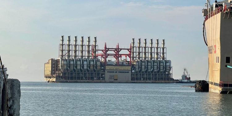 Consejo Unificado de las EDE explica cambio de barcaza eléctrica a Azua