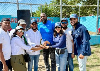 Vladimir Guerrero y Fundación FYRE se unen al inicio del Torneo Navideño de Béisbol en Nizao
