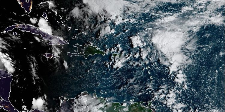 Indomet pronostica aguaceros vespertinos en varias provincias por vaguada y onda tropical