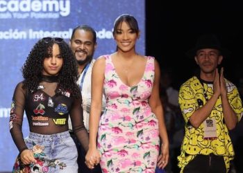 “Dream y Denim”: Génesis Fermín celebra fuerza y creatividad en RD Fashion Kids 2025