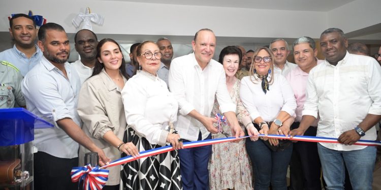 Alcaldía de Santiago entrega remozada la Casa Club de Arroyo Hondo con inversión de RD$8.3 millones