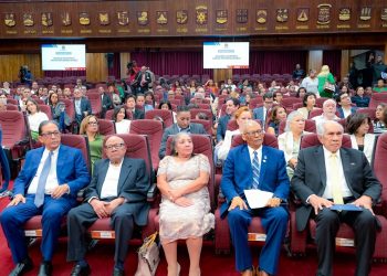 Senado reconoce a profesionales de la medicina por sus aportes favor del pueblo dominicano