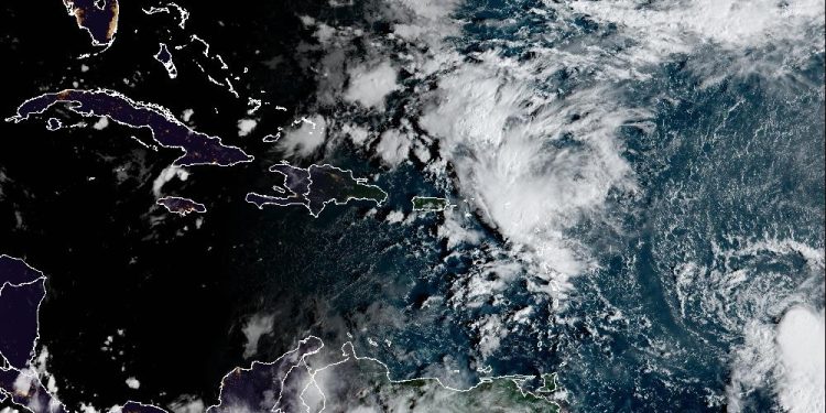 Indomet: Vaguada y onda tropical continuarán generando aguaceros en varias provincias