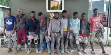 Ejército detiene haitianos indocumentados escondidos dentro de tanques en un camión en San Juan de la Maguana