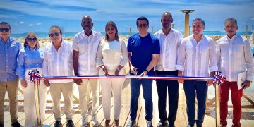 Collado entrega modernizado muelle en Caleta, La Romana