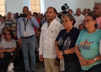 Después de 60 años de espera, residentes de Los Mameyes y El Pensador recibirán sus títulos 