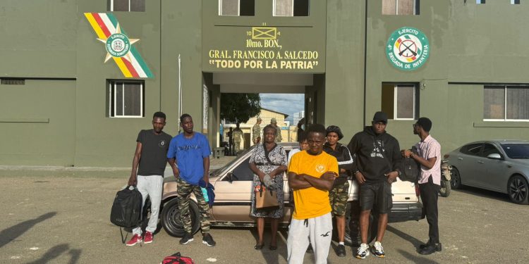 Con vigilancia de drones Ejército detiene vehículo que transportaba haitianos indocumentados en Dajabón