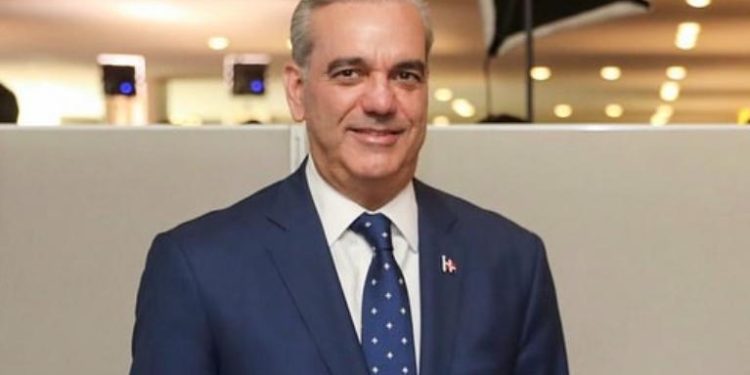 Presidente Abinader sale a México para cumplir compromisos familiares