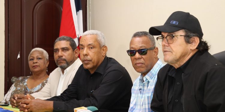 ANPA pospone paro de labores en el sector agropecuario tras intervención del expresidente Hipólito Mejía como mediador