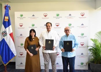 Grupo Puntacana y Ministerio de Salud firman convenio para promover donación voluntaria de sangre