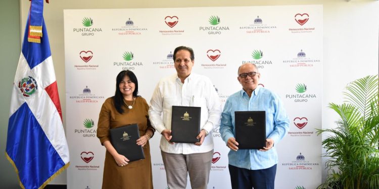 Grupo Puntacana y Ministerio de Salud firman convenio para promover donación voluntaria de sangre