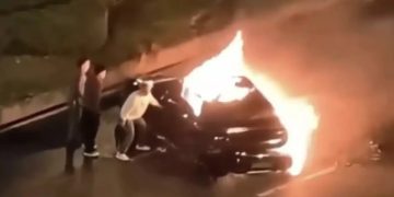 Coche eléctrico de Xiaomi SU7 se incendia tras accidente en China
