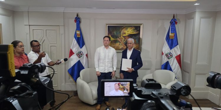 Depositan en el Senado proyecto de modificación de la Ley 160-21