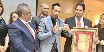 Tres reconocimientos en España exaltan la trayectoria del poeta y humanista dominicano Juan Colón Castillo