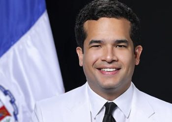 Omar Fernández exige cumplir la ley y liberar de impuestos salarios de hasta RD$52,000