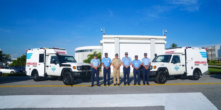 Ministerio de Defensa, a través de la Industria Militar Dominicana, entrega cuatro ambulancias todo terreno al CESAC para fortalecer la seguridad aeroportuaria nacional