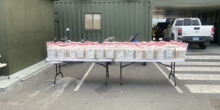 Incautan 572 libras de presunta marihuana en Baní ocultas en parte trasera de camión