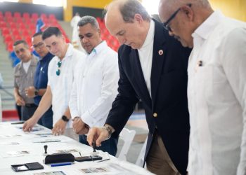 INPOSDOM inmortaliza en sellos postales a las glorias deportivas y musicales de San Carlos