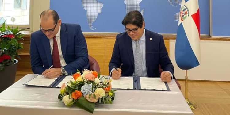 RD y FAO firman un acuerdo para continuar fortaleciendo el Programa de Alimentación Escolar del INABIE
