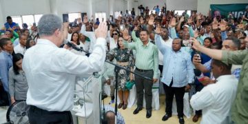 Leonel juramenta exdirigentes del PRM y PLD que se suman a la FP en San Cristóbal