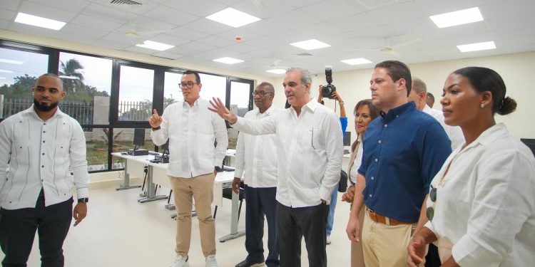 Tras 32 años de espera, se inaugura en Cotuí un centro de la UASD