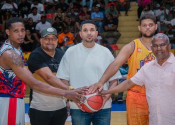 Ministro de la Juventud aporta RD$1 millón al Torneo de Baloncesto Superior de Haina 2025