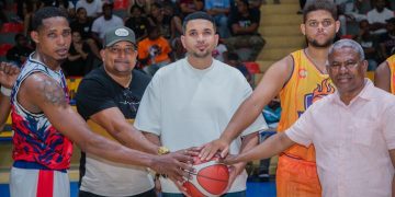 Ministro de la Juventud aporta RD$1 millón al Torneo de Baloncesto Superior de Haina 2025
