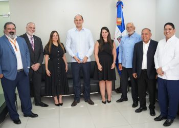 Asociación de Suplidores de Medicamentos reconoce liderazgo y eficiencia de Adolfo Pérez durante su gestión en PROMESE/CAL