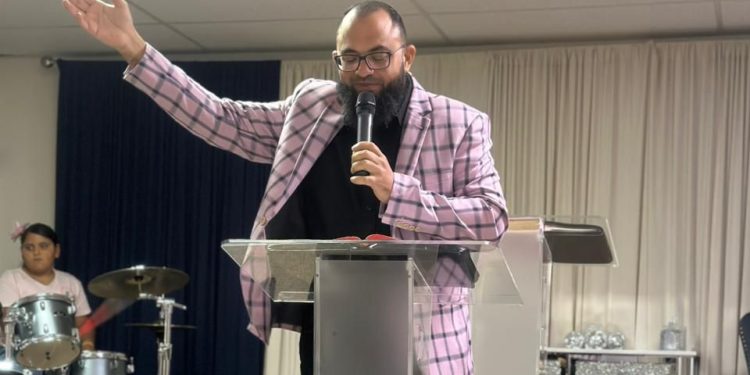Pastor Merlín Pichardo regresa a RD tras recorrer ocho estados de EE.UU. llevando la palabra de Dios