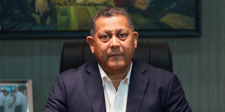 Nelson Núñez instruye a alcaldes a sumarse a organismos de socorro ante el paso de Melissa