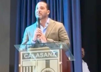 Joel Díaz destaca liderazgo y visión cívica de jóvenes en el “Proyecto Gubernamental” del Colegio Calasanz