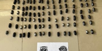 Atrapan en el AILA francés con estómago lleno de bolsitas de cocaína